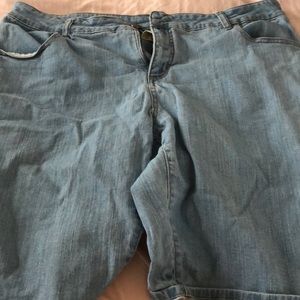 Womens Faded Glory Bermuda shorts size 18